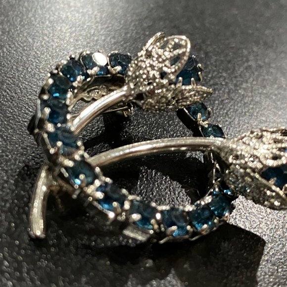 Vintage Faceted Glass Stones Prong Set Filigree Wreath Costume Brooch Pi… - Picture 4 of 9